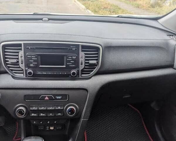 Белый Киа Sportage, объемом двигателя 2 л и пробегом 265 тыс. км за 17500 $, фото 7 на Automoto.ua