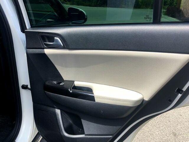 Белый Киа Sportage, объемом двигателя 2 л и пробегом 205 тыс. км за 22500 $, фото 8 на Automoto.ua