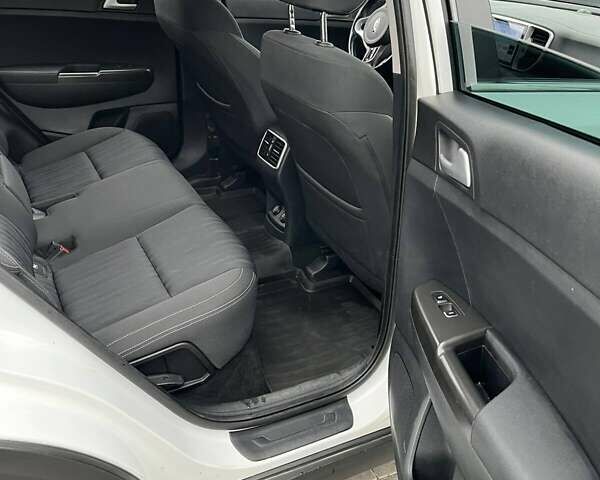Белый Киа Sportage, объемом двигателя 1.69 л и пробегом 284 тыс. км за 15500 $, фото 28 на Automoto.ua
