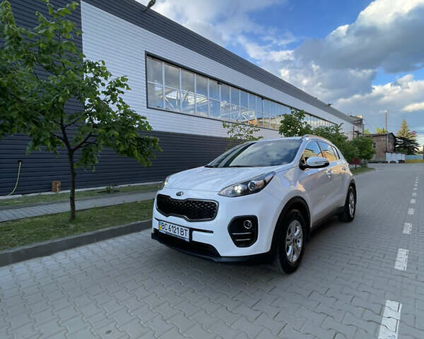 Белый Киа Sportage, объемом двигателя 1.69 л и пробегом 76 тыс. км за 17999 $, фото 2 на Automoto.ua