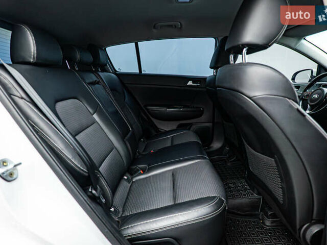 Белый Киа Sportage, объемом двигателя 2 л и пробегом 134 тыс. км за 18181 $, фото 20 на Automoto.ua