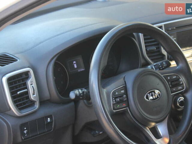 Білий Кіа Sportage, об'ємом двигуна 2 л та пробігом 222 тис. км за 13999 $, фото 12 на Automoto.ua