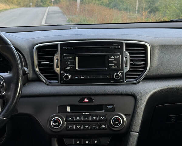 Білий Кіа Sportage, об'ємом двигуна 2 л та пробігом 142 тис. км за 17200 $, фото 8 на Automoto.ua