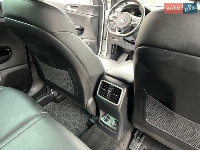 Белый Киа Sportage, объемом двигателя 1.59 л и пробегом 150 тыс. км за 17900 $, фото 96 на Automoto.ua