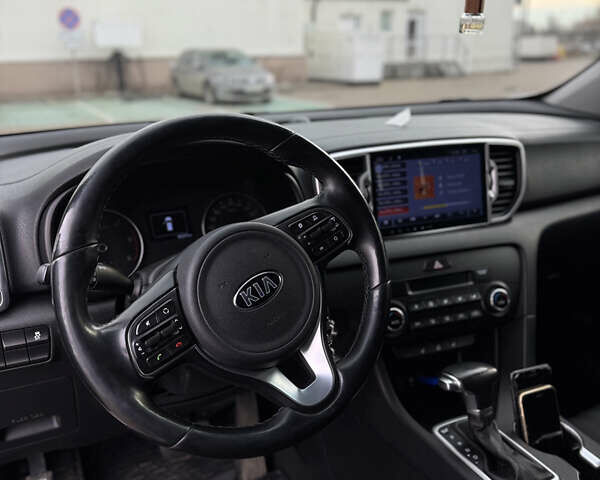 Белый Киа Sportage, объемом двигателя 1.69 л и пробегом 84 тыс. км за 17500 $, фото 5 на Automoto.ua
