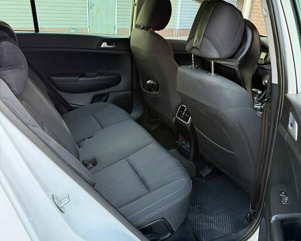 Білий Кіа Sportage, об'ємом двигуна 2 л та пробігом 88 тис. км за 19200 $, фото 50 на Automoto.ua