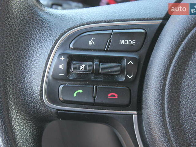 Білий Кіа Sportage, об'ємом двигуна 2 л та пробігом 222 тис. км за 13999 $, фото 21 на Automoto.ua