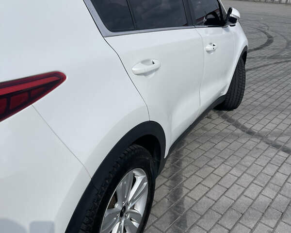 Киа Sportage 2017 в Львове на Automoto.ua Белый Киа Sportage, объемом двигателя 2 л и пробегом 195 тыс. км за 18250 $, фото 15 на Automoto.ua