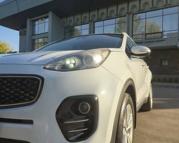 Белый Киа Sportage, объемом двигателя 2 л и пробегом 227 тыс. км за 16450 $, фото 1 на Automoto.ua