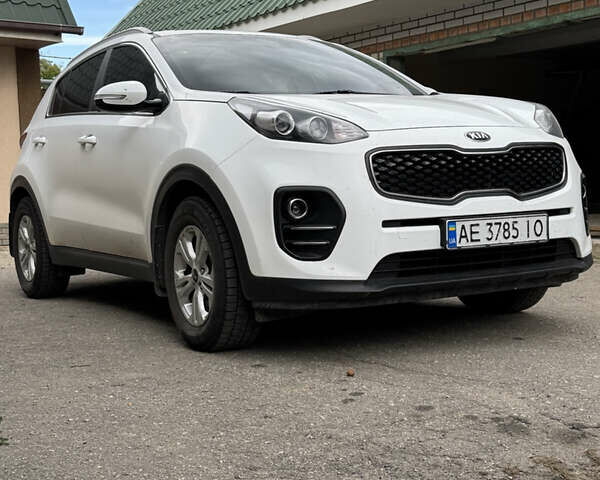 Киа Sportage 2017 в Днепре (Днепропетровске) на Automoto.ua Белый Киа Sportage, объемом двигателя 1.69 л и пробегом 198 тыс. км за 14500 $, фото 14 на Automoto.ua