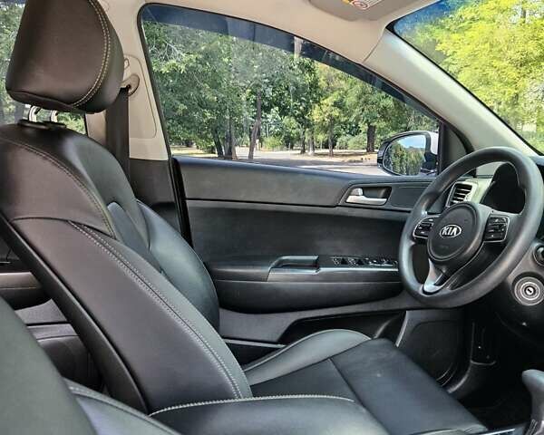 Білий Кіа Sportage, об'ємом двигуна 2 л та пробігом 134 тис. км за 18500 $, фото 15 на Automoto.ua