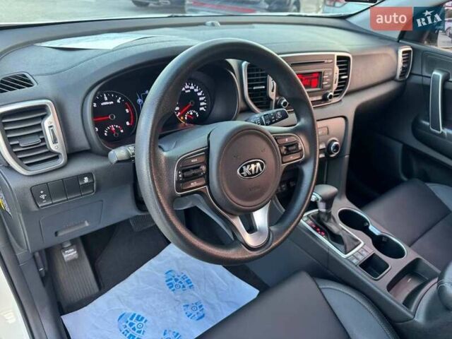 Белый Киа Sportage, объемом двигателя 2 л и пробегом 210 тыс. км за 17200 $, фото 9 на Automoto.ua