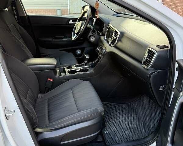 Білий Кіа Sportage, об'ємом двигуна 2 л та пробігом 88 тис. км за 19200 $, фото 51 на Automoto.ua