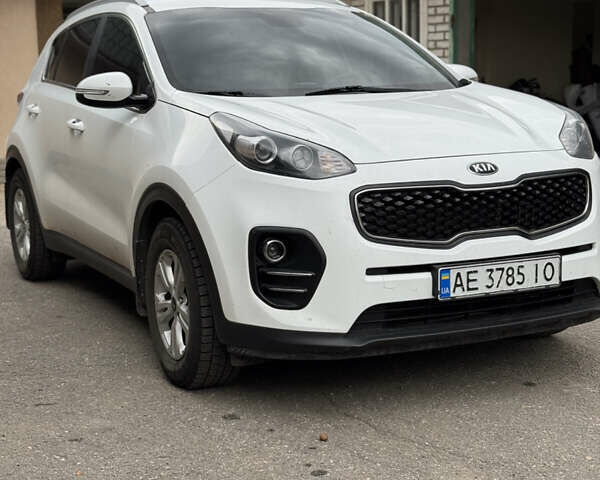 Киа Sportage 2017 в Днепре (Днепропетровске) на Automoto.ua Белый Киа Sportage, объемом двигателя 1.69 л и пробегом 198 тыс. км за 14500 $, фото 13 на Automoto.ua