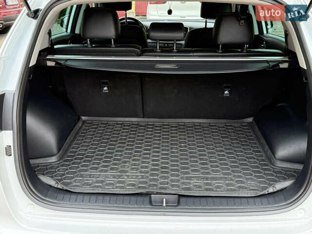 Белый Киа Sportage, объемом двигателя 2 л и пробегом 40 тыс. км за 16999 $, фото 11 на Automoto.ua