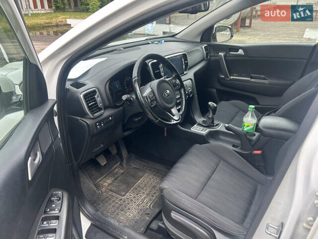 Киа Sportage 2017 в Львове на Automoto.ua Белый Киа Sportage, объемом двигателя 1.7 л и пробегом 144 тыс. км за 15500 $, фото 8 на Automoto.ua