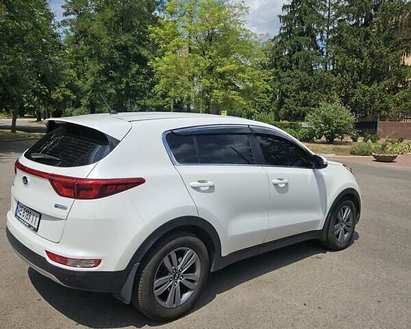 Білий Кіа Sportage, об'ємом двигуна 2 л та пробігом 134 тис. км за 18500 $, фото 6 на Automoto.ua