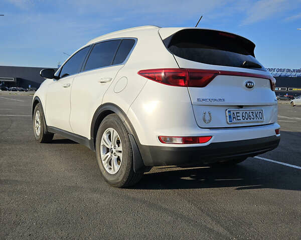 Білий Кіа Sportage, об'ємом двигуна 1.69 л та пробігом 272 тис. км за 16500 $, фото 7 на Automoto.ua