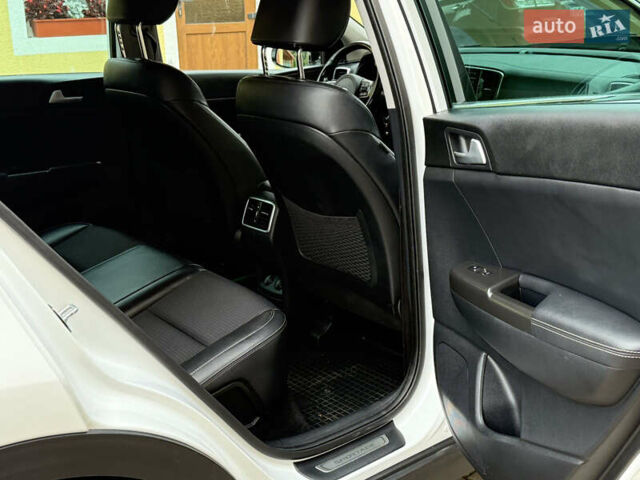 Белый Киа Sportage, объемом двигателя 2 л и пробегом 40 тыс. км за 16999 $, фото 9 на Automoto.ua