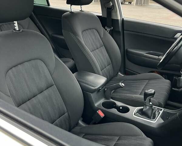 Белый Киа Sportage, объемом двигателя 1.69 л и пробегом 284 тыс. км за 15500 $, фото 17 на Automoto.ua