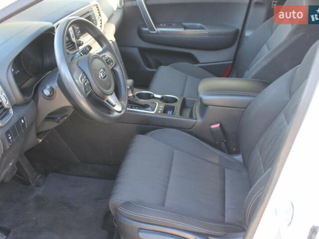 Білий Кіа Sportage, об'ємом двигуна 2 л та пробігом 222 тис. км за 13999 $, фото 13 на Automoto.ua