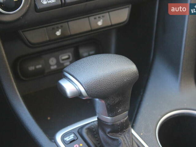 Білий Кіа Sportage, об'ємом двигуна 2 л та пробігом 222 тис. км за 13999 $, фото 24 на Automoto.ua