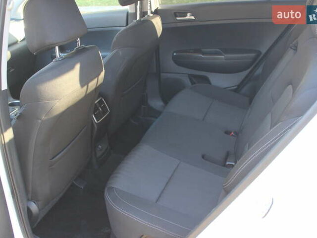 Білий Кіа Sportage, об'ємом двигуна 2 л та пробігом 222 тис. км за 13999 $, фото 14 на Automoto.ua