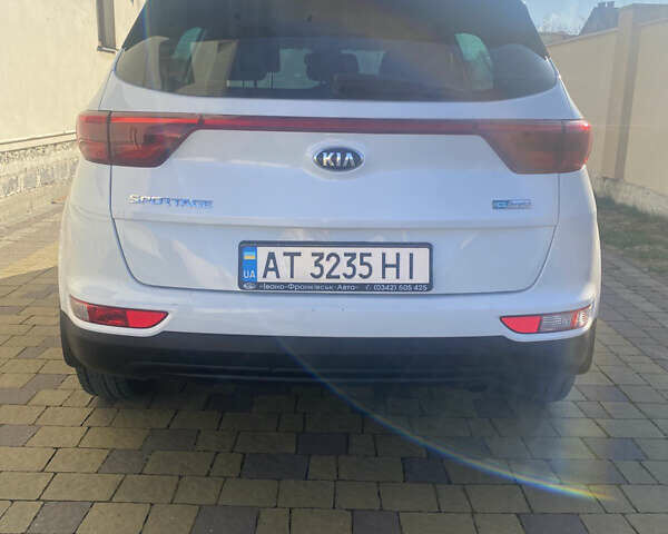 Киа Sportage 2017 в Ивано-Франковске на Automoto.ua Белый Киа Sportage, объемом двигателя 1.69 л и пробегом 210 тыс. км за 17500 $, фото 10 на Automoto.ua