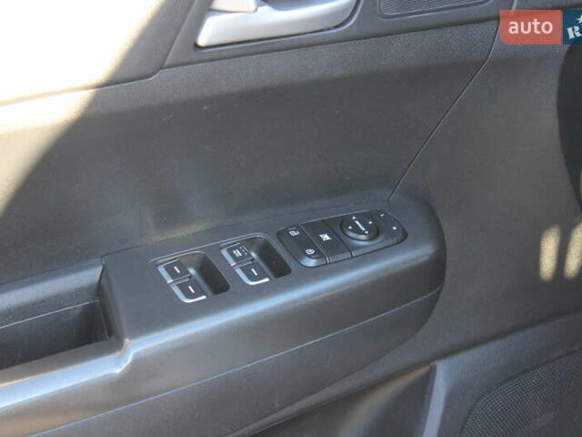 Білий Кіа Sportage, об'ємом двигуна 2 л та пробігом 222 тис. км за 13999 $, фото 11 на Automoto.ua