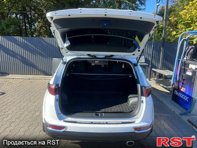 Білий Кіа Sportage, об'ємом двигуна 1.7 л та пробігом 102 тис. км за 16000 $, фото 8 на Automoto.ua