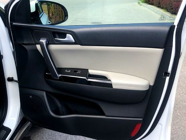 Белый Киа Sportage, объемом двигателя 2 л и пробегом 205 тыс. км за 22500 $, фото 6 на Automoto.ua