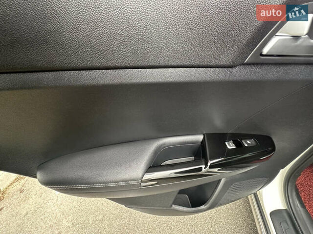 Белый Киа Sportage, объемом двигателя 2 л и пробегом 157 тыс. км за 20500 $, фото 24 на Automoto.ua