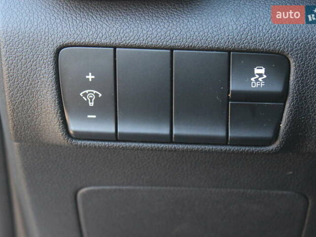 Білий Кіа Sportage, об'ємом двигуна 2 л та пробігом 222 тис. км за 13999 $, фото 19 на Automoto.ua