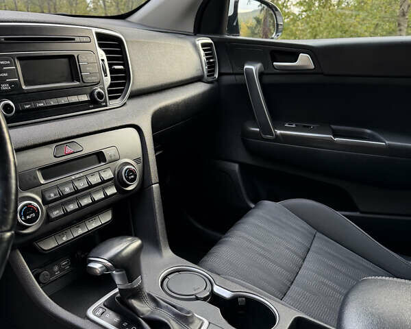 Білий Кіа Sportage, об'ємом двигуна 2 л та пробігом 142 тис. км за 17200 $, фото 13 на Automoto.ua