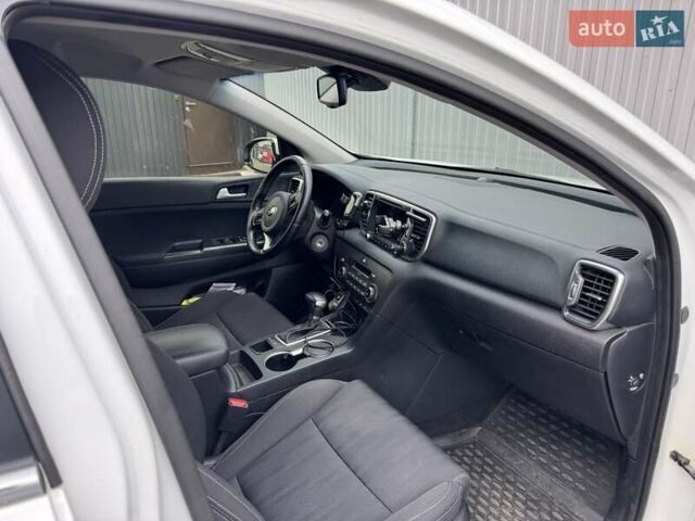 Білий Кіа Sportage, об'ємом двигуна 1.69 л та пробігом 88 тис. км за 18500 $, фото 5 на Automoto.ua