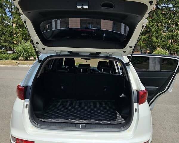 Білий Кіа Sportage, об'ємом двигуна 2 л та пробігом 134 тис. км за 18500 $, фото 14 на Automoto.ua
