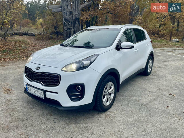 Киа Sportage 2017 в Киеве на Automoto.ua Белый Киа Sportage, объемом двигателя 1.69 л и пробегом 172 тыс. км за 15900 $, фото 3 на Automoto.ua