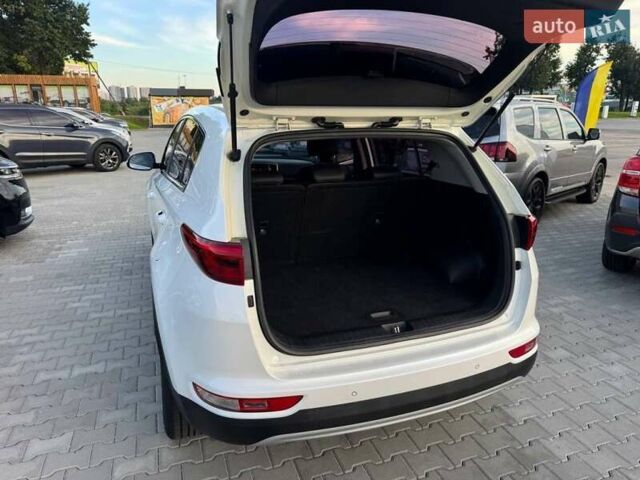 Белый Киа Sportage, объемом двигателя 2 л и пробегом 210 тыс. км за 17200 $, фото 8 на Automoto.ua