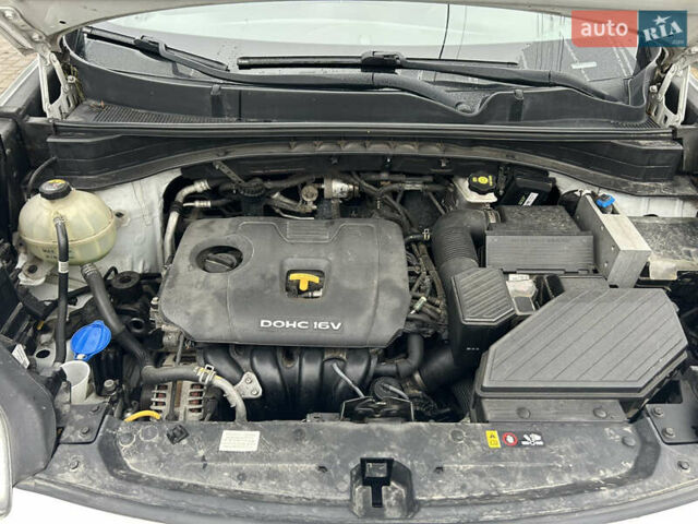 Белый Киа Sportage, объемом двигателя 2 л и пробегом 119 тыс. км за 18300 $, фото 10 на Automoto.ua