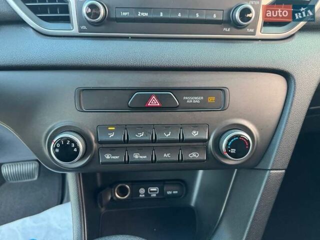 Белый Киа Sportage, объемом двигателя 2 л и пробегом 210 тыс. км за 17200 $, фото 11 на Automoto.ua