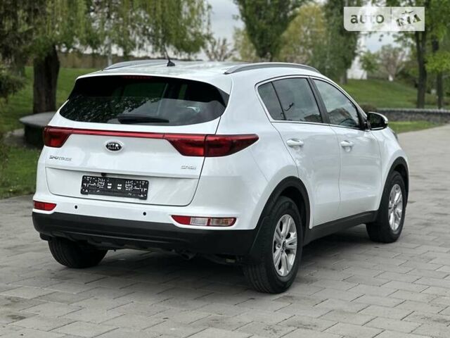 Белый Киа Sportage, объемом двигателя 1.7 л и пробегом 57 тыс. км за 16999 $, фото 6 на Automoto.ua