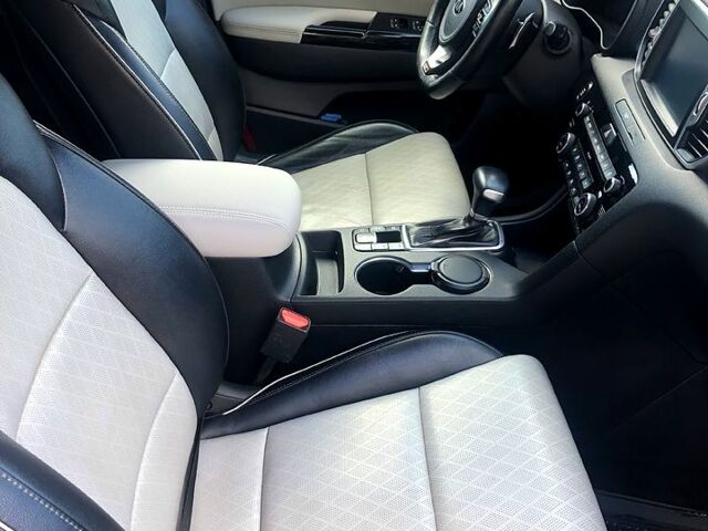 Белый Киа Sportage, объемом двигателя 2 л и пробегом 205 тыс. км за 22500 $, фото 5 на Automoto.ua