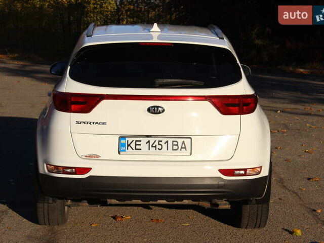 Білий Кіа Sportage, об'ємом двигуна 2 л та пробігом 222 тис. км за 13999 $, фото 7 на Automoto.ua