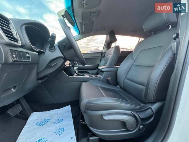 Белый Киа Sportage, объемом двигателя 2 л и пробегом 210 тыс. км за 17200 $, фото 13 на Automoto.ua