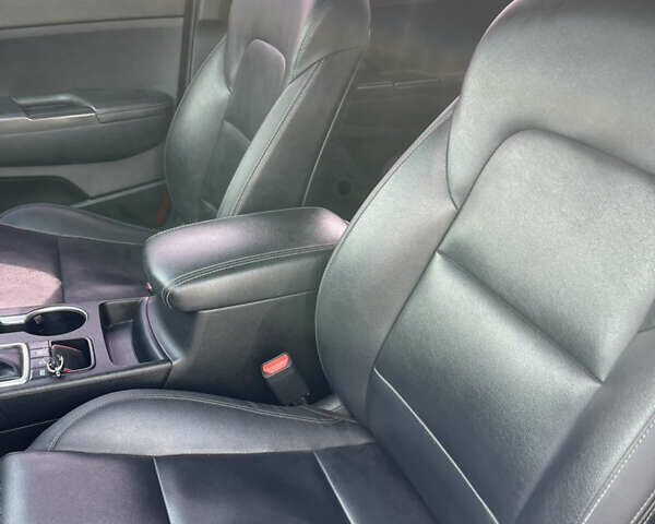 Киа Sportage 2017 в Львове на Automoto.ua Белый Киа Sportage, объемом двигателя 2 л и пробегом 195 тыс. км за 18250 $, фото 7 на Automoto.ua