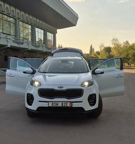 Белый Киа Sportage, объемом двигателя 2 л и пробегом 227 тыс. км за 16450 $, фото 2 на Automoto.ua