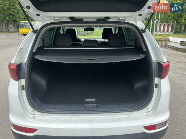 Киа Sportage 2017 в Львове на Automoto.ua Белый Киа Sportage, объемом двигателя 1.7 л и пробегом 144 тыс. км за 15500 $, фото 4 на Automoto.ua