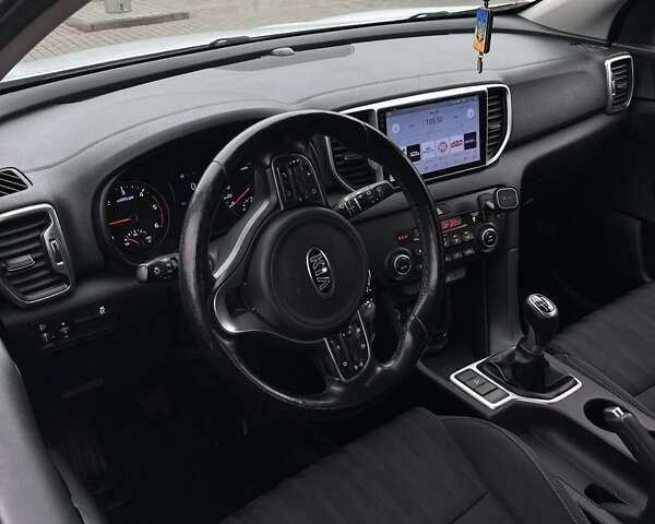 Белый Киа Sportage, объемом двигателя 1.69 л и пробегом 284 тыс. км за 15500 $, фото 9 на Automoto.ua