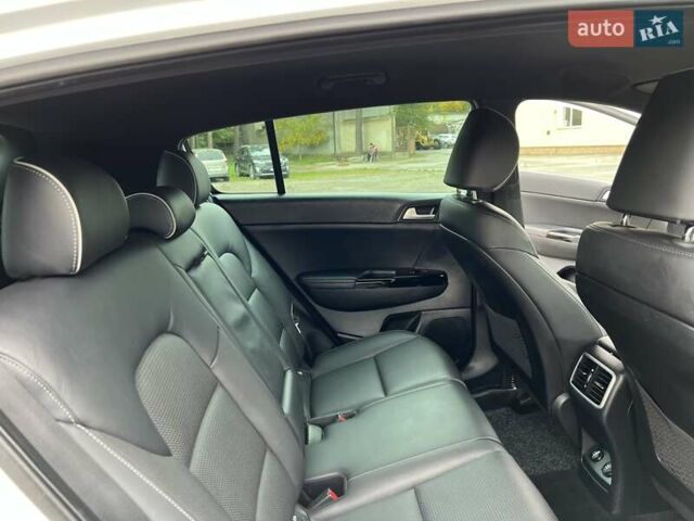 Белый Киа Sportage, объемом двигателя 1.59 л и пробегом 150 тыс. км за 17900 $, фото 93 на Automoto.ua