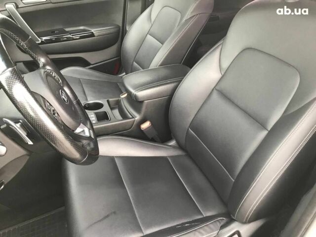 Білий Кіа Sportage, об'ємом двигуна 2 л та пробігом 193 тис. км за 19290 $, фото 18 на Automoto.ua